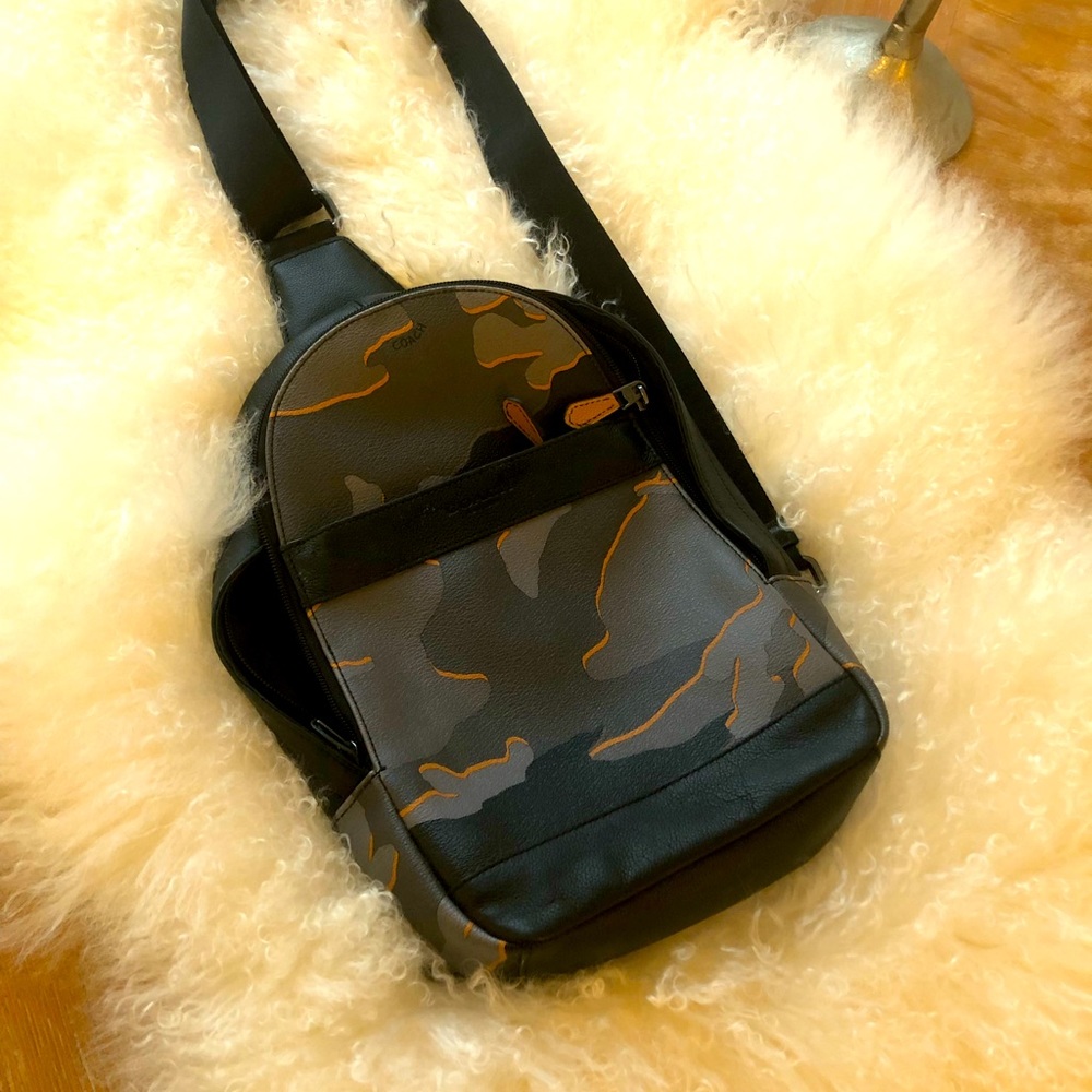 Like New EUC Coach oversized leather camo appliqué crossbody!!